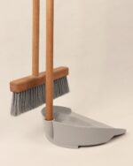 جارو و خاک‌انداز چوبی دسته بلند - Image 4