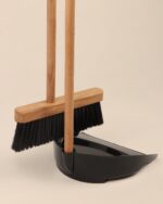 جارو و خاک‌انداز چوبی دسته بلند - Image 3